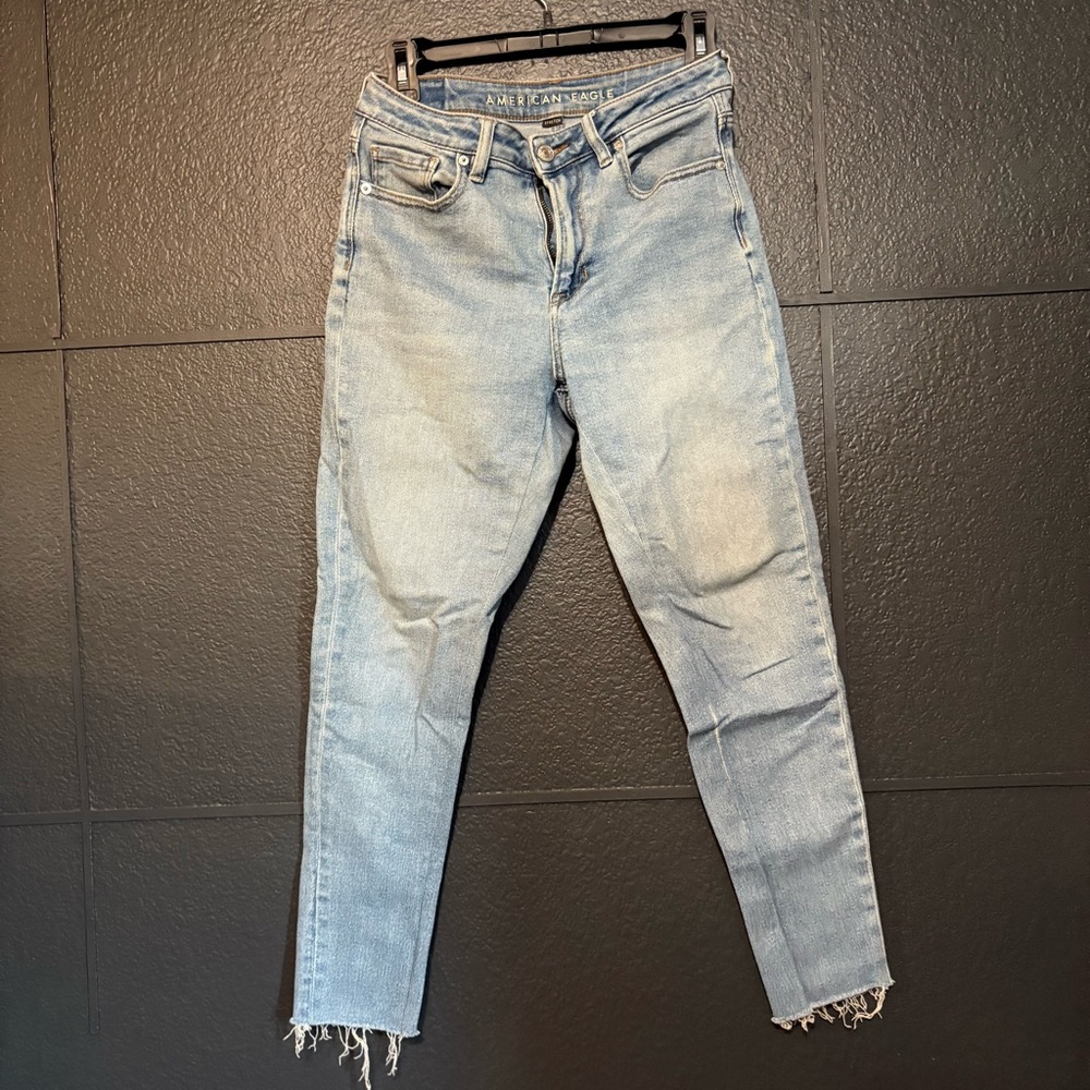 American Eagle Outfitters Light Blue Cropped Jeans